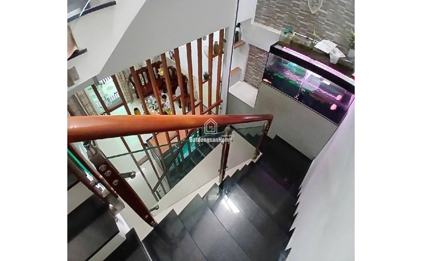 Bán nhà ngay ĐH Công Thương, Phước Long B, 95m2 x 3 Tầng